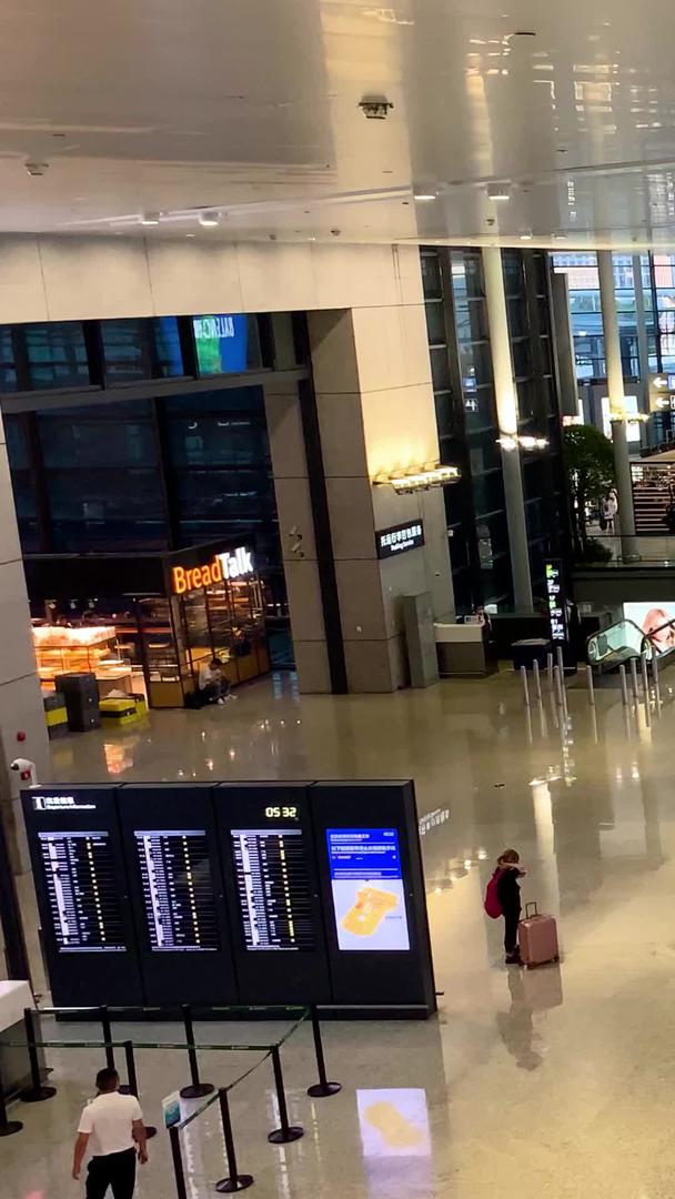 上海虹桥机场T2航站楼值机大厅视频集合视频的预览图