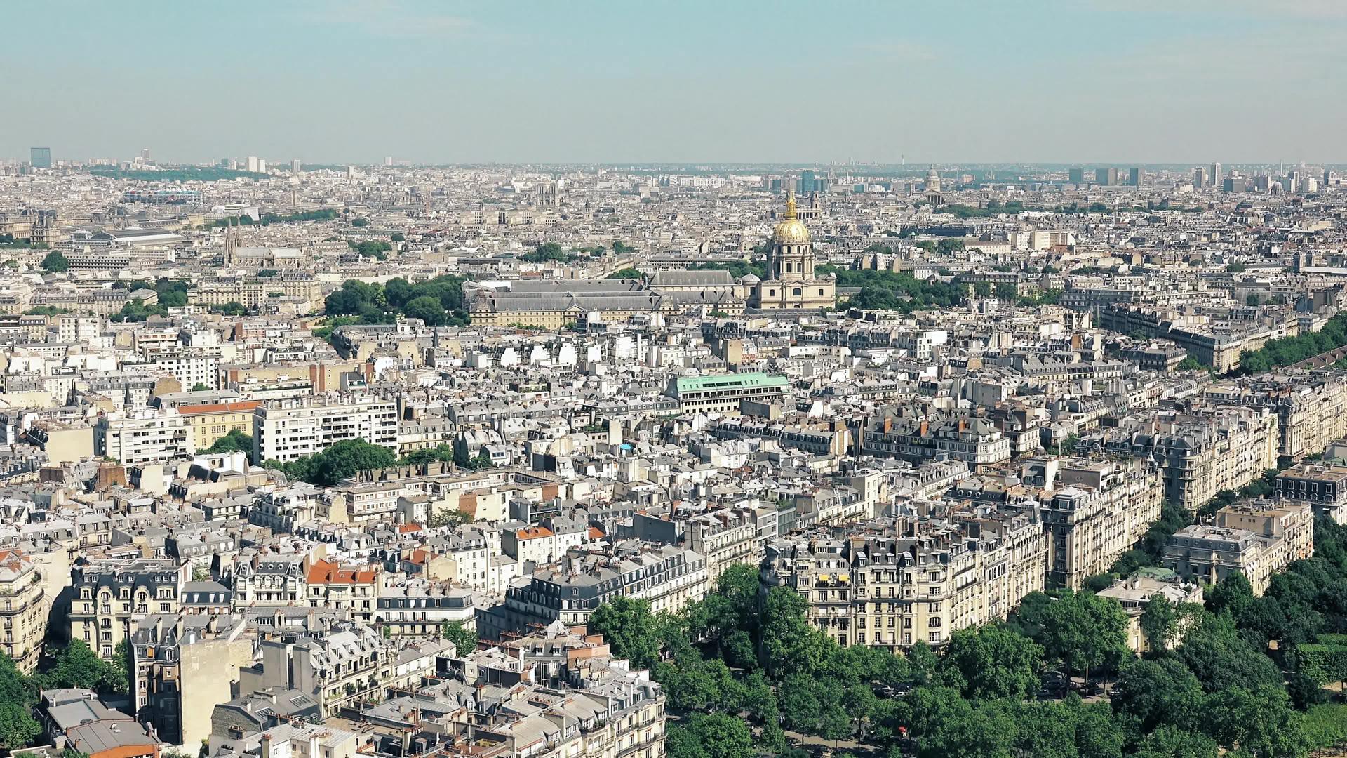 从Eiffel从塔台到法国的城市风景被放大到著名的地标多尔姆视频的预览图