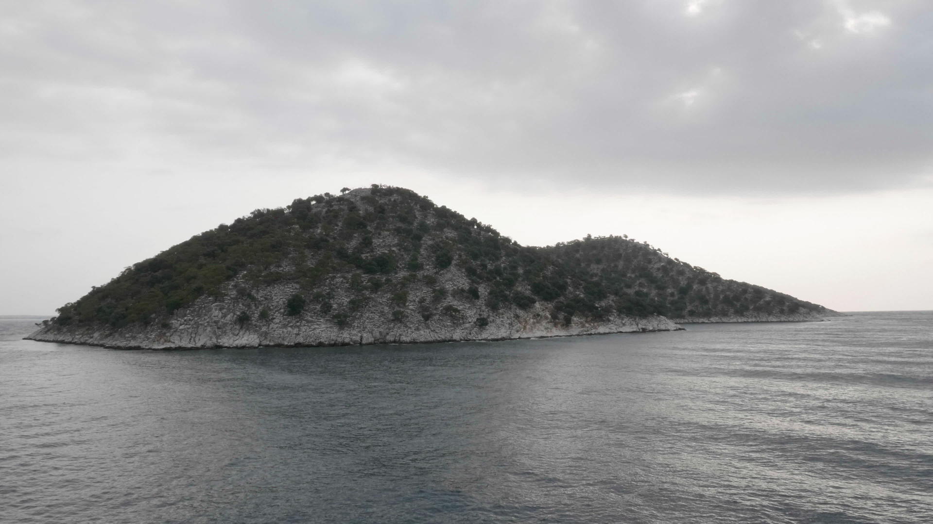 大陆从游轮上看到的岩石视频的预览图
