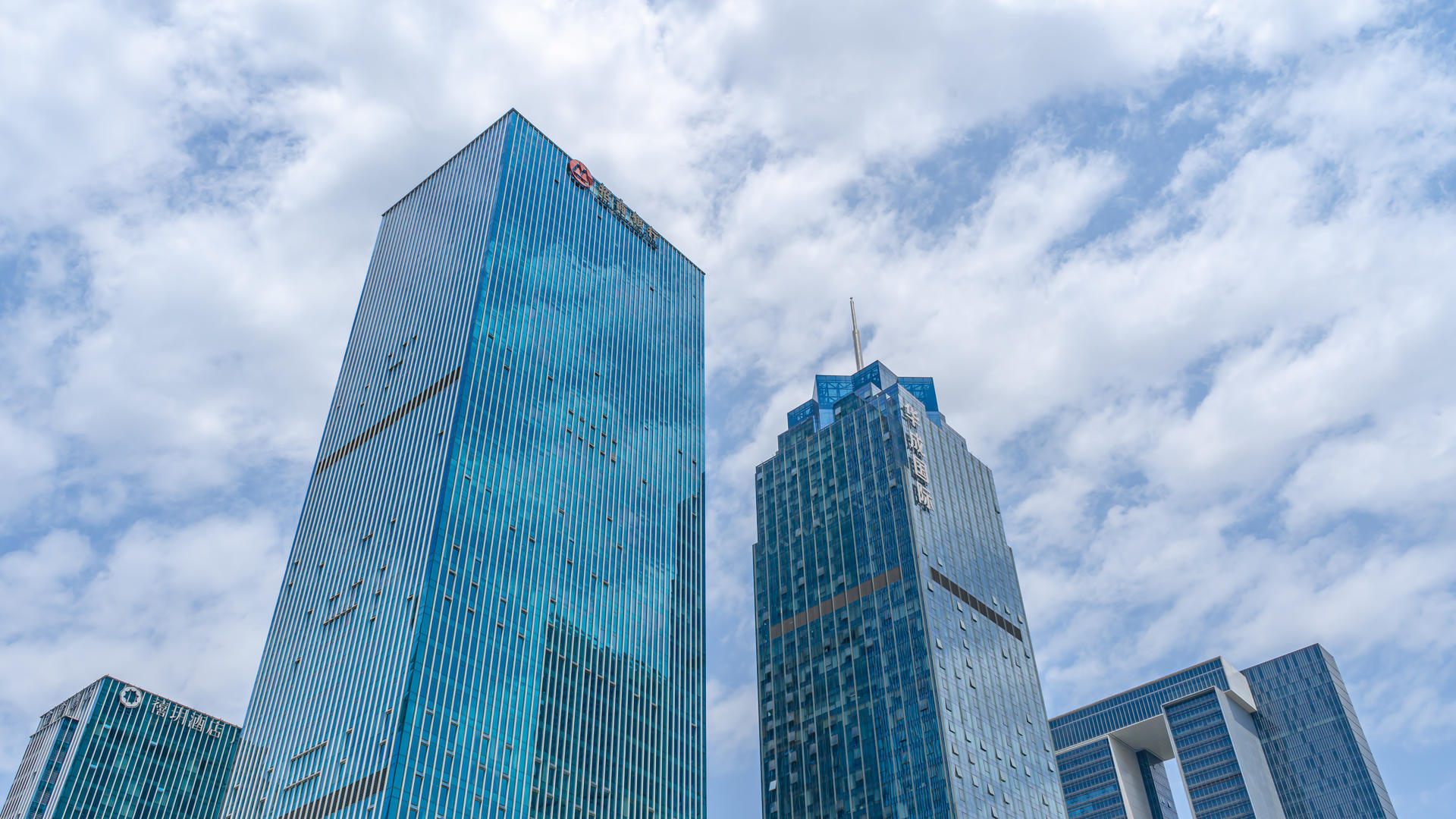 8K延时摄影杭州钱江新城CBD金融商务楼云层蓝天视频的预览图
