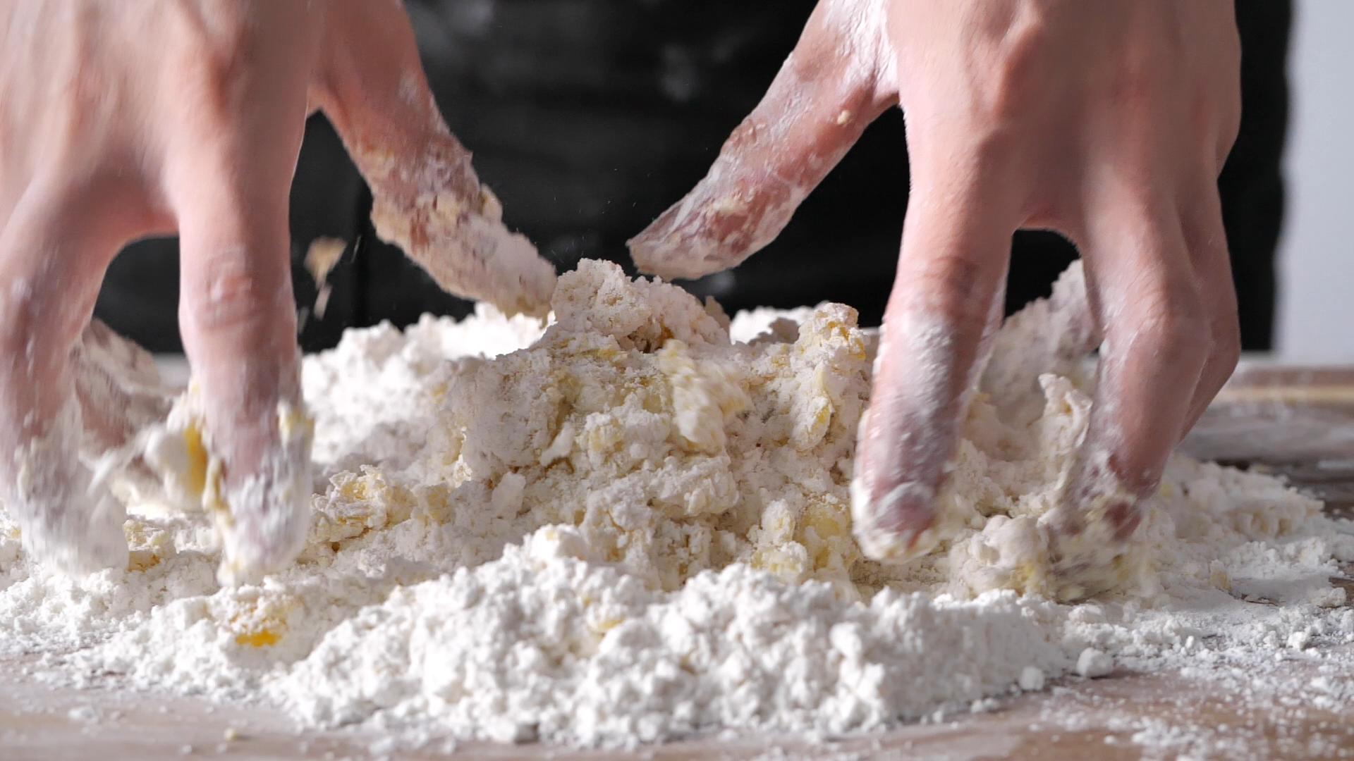 黄油加面粉揉搓视频的预览图