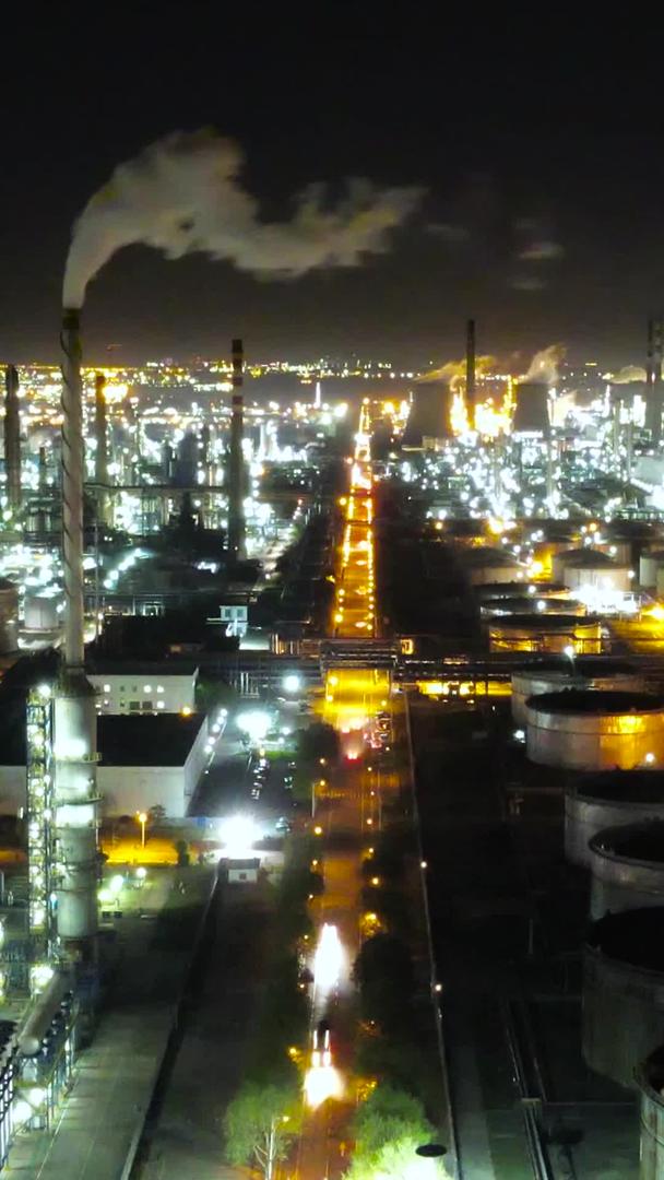 航拍石化钢铁厂污染排放延迟摄影视频的预览图