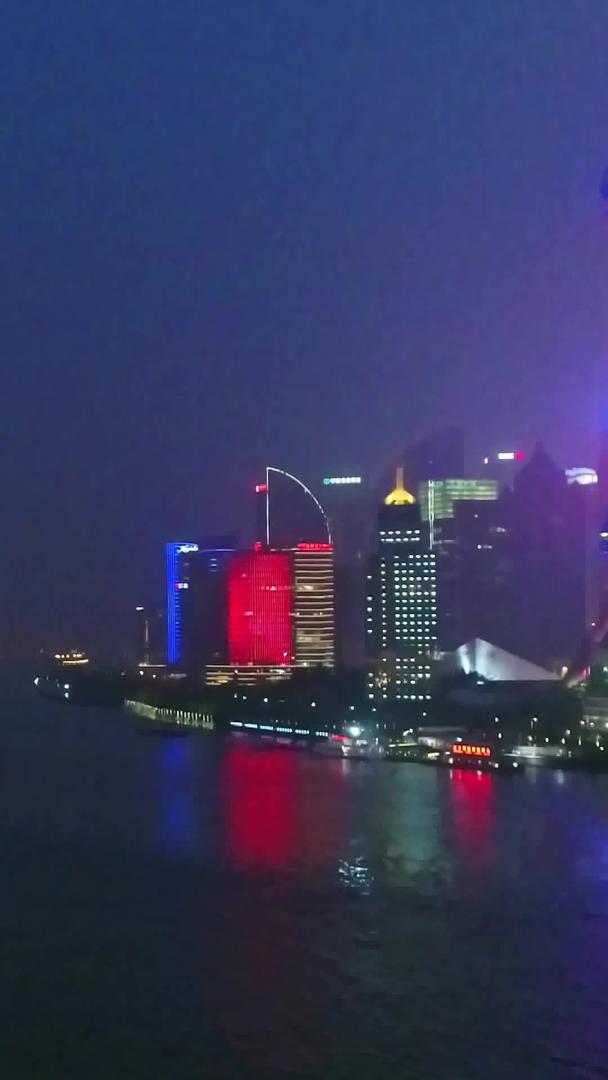 夜景航拍在上海黄浦江视频的预览图