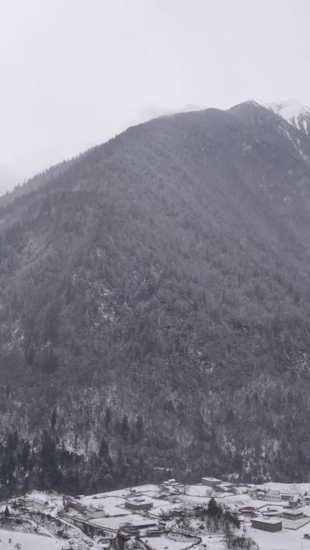 雪山村延时视频视频的预览图