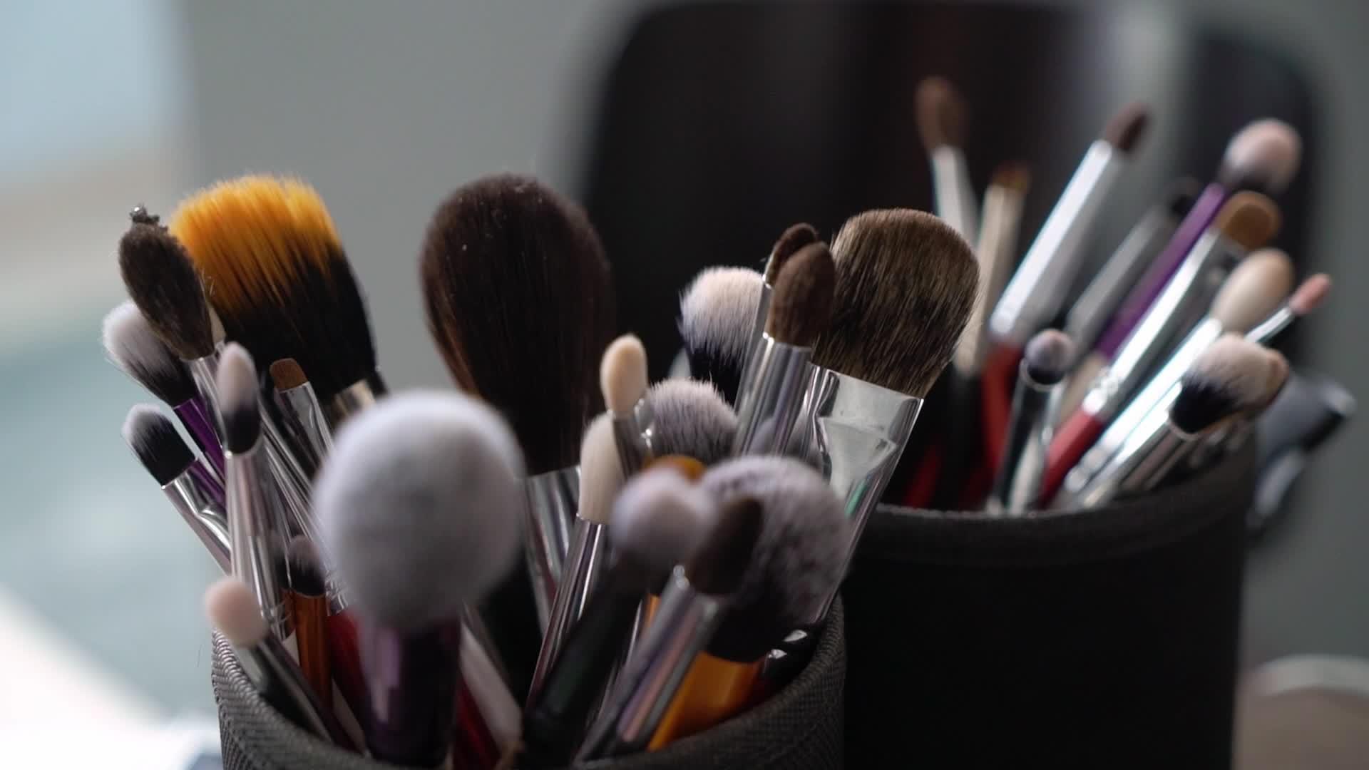 化妆师的工具化妆刷视频的预览图