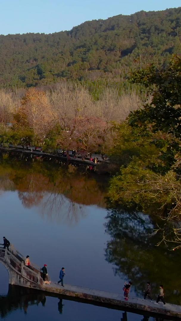 著名旅游景区宏村南湖航拍视频视频的预览图