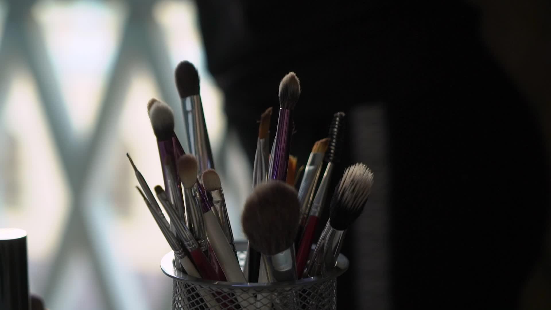 化妆师的工具化妆刷视频的预览图