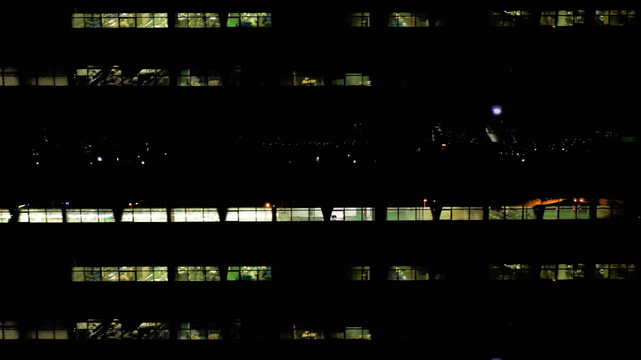4K航拍工厂夜晚加班灯光视频的预览图