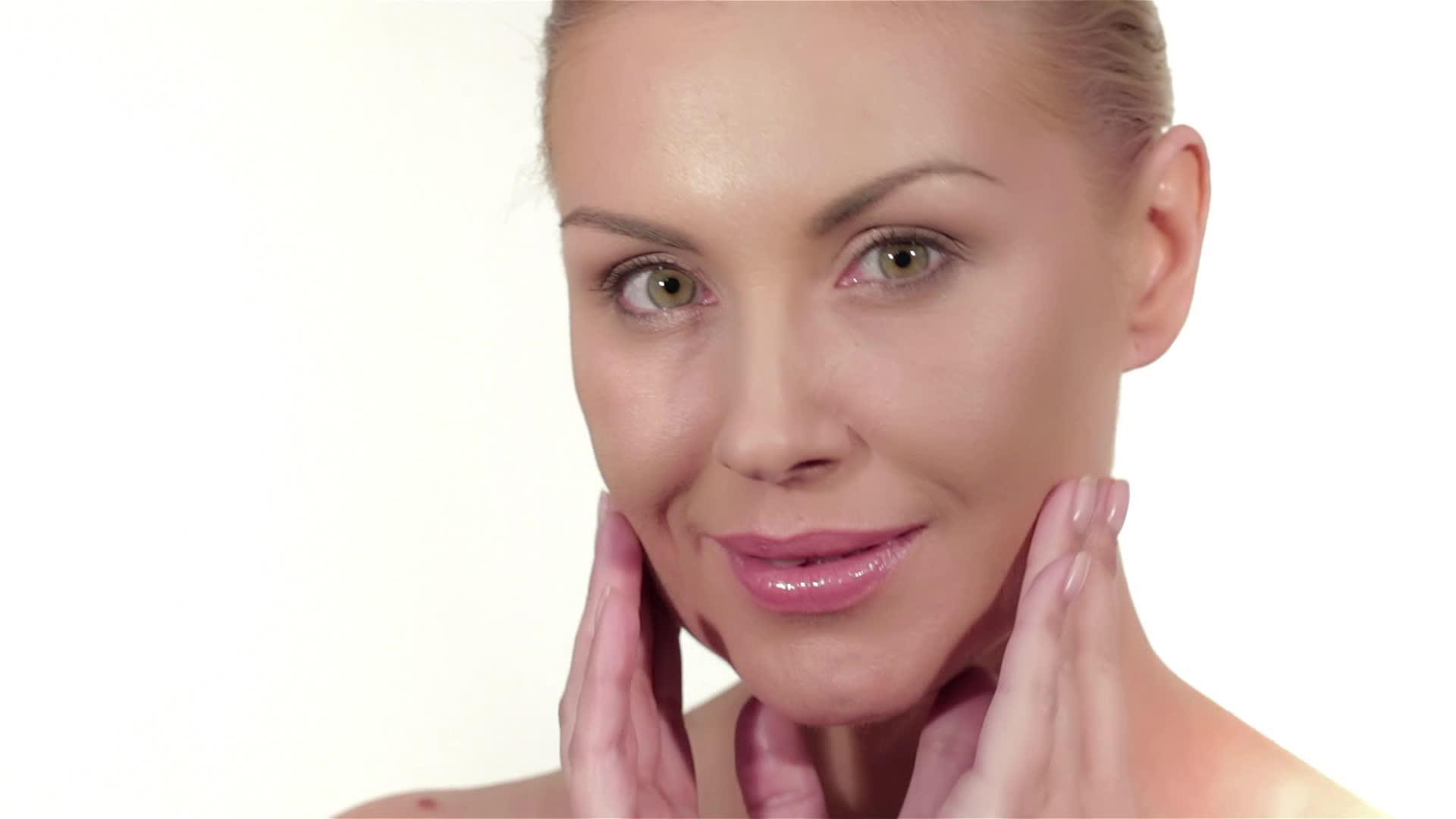 健康的皮肤和自然的化妆品视频的预览图
