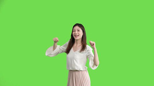 4k可爱女生跳舞动作绿幕视频视频的预览图