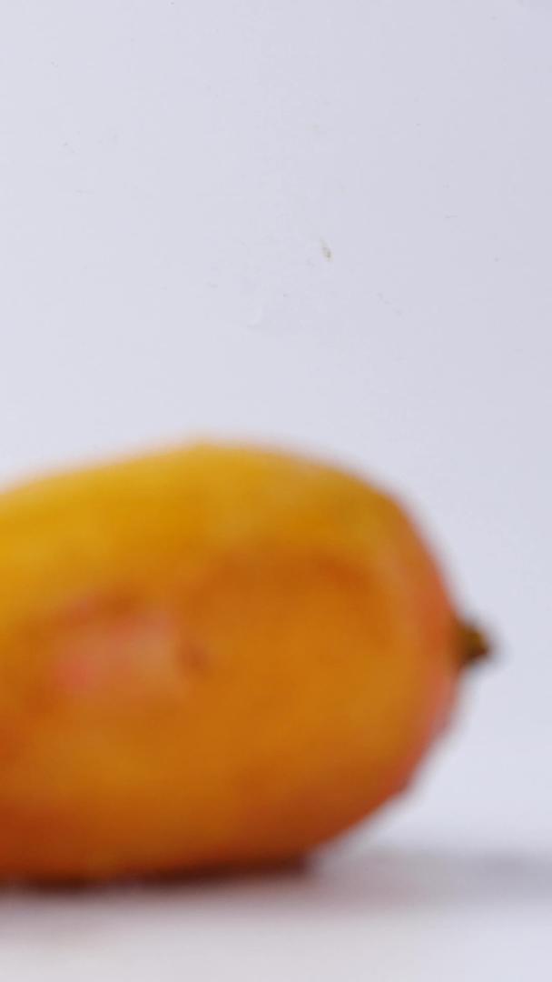 新鲜的小台芒果水果视频的预览图