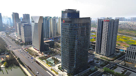 4K航拍淮安市金融中心地标建筑视频的预览图