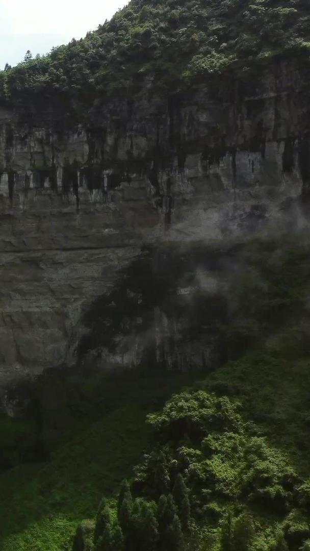 著名的南川马尿瀑布云雾航拍视频的预览图