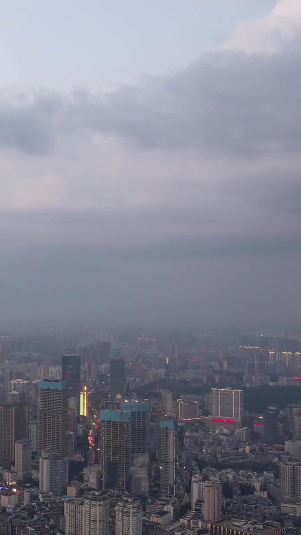 航拍城市夕阳夕阳天空自然天气地标建筑天际线高楼街景素材视频的预览图