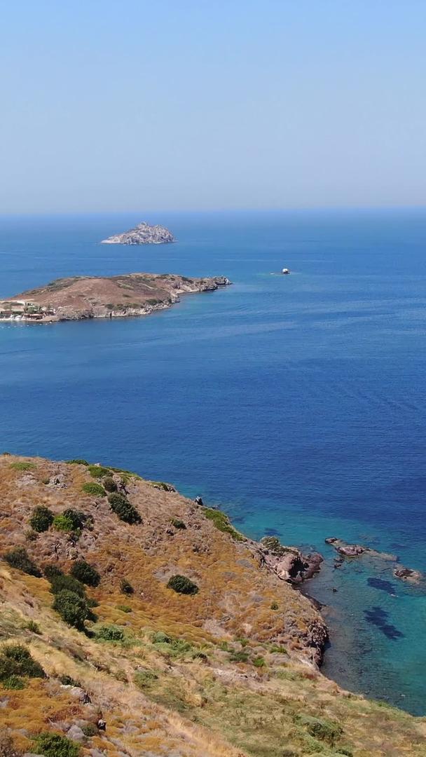 蓝色地中海海岸线航拍视频的预览图