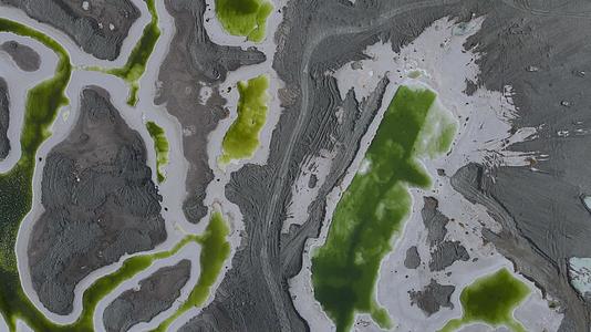 航拍青海翡翠湖神奇地貌和地质结构视频的预览图
