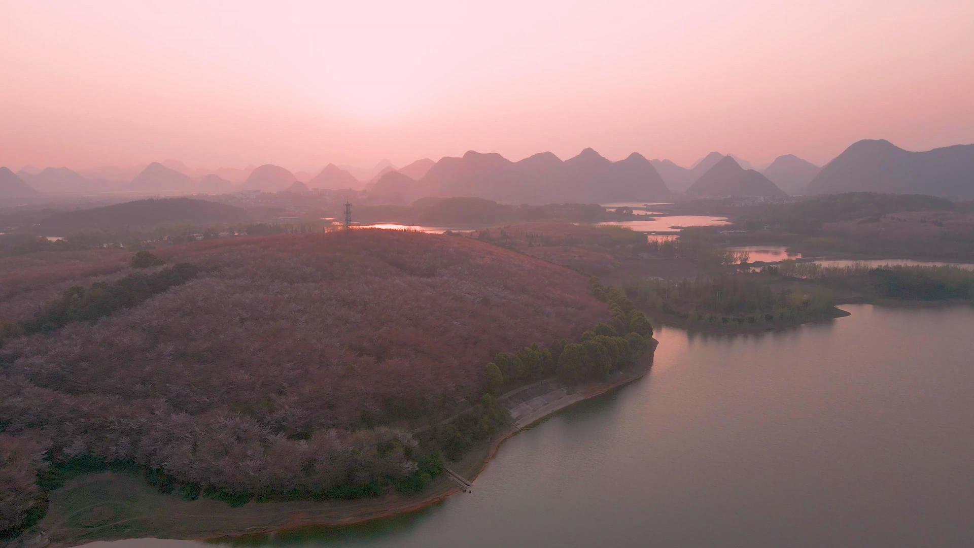 4K航拍日落时分贵州网红打卡地樱花谷视频素材视频的预览图