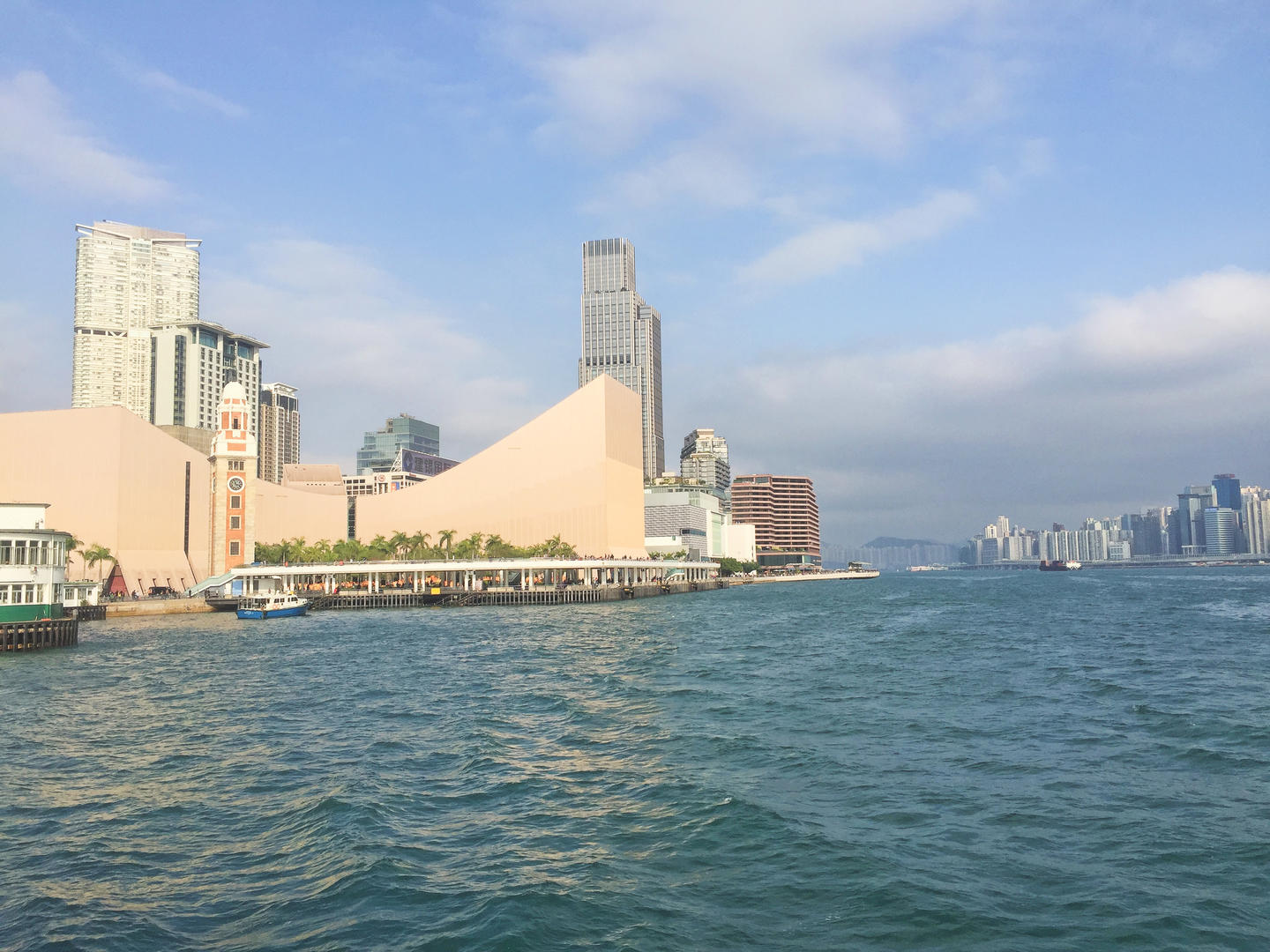 香港尖沙咀维多利亚港海景视频的预览图