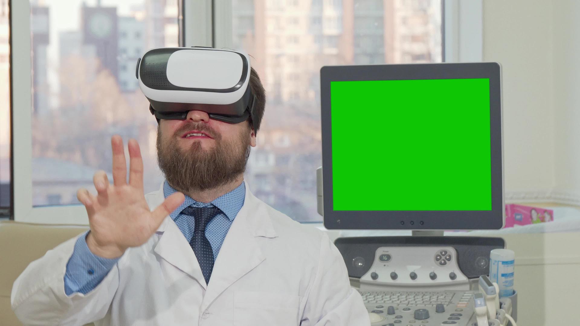 身戴3DVR胡须背面有一个绿色屏幕的电脑视频的预览图