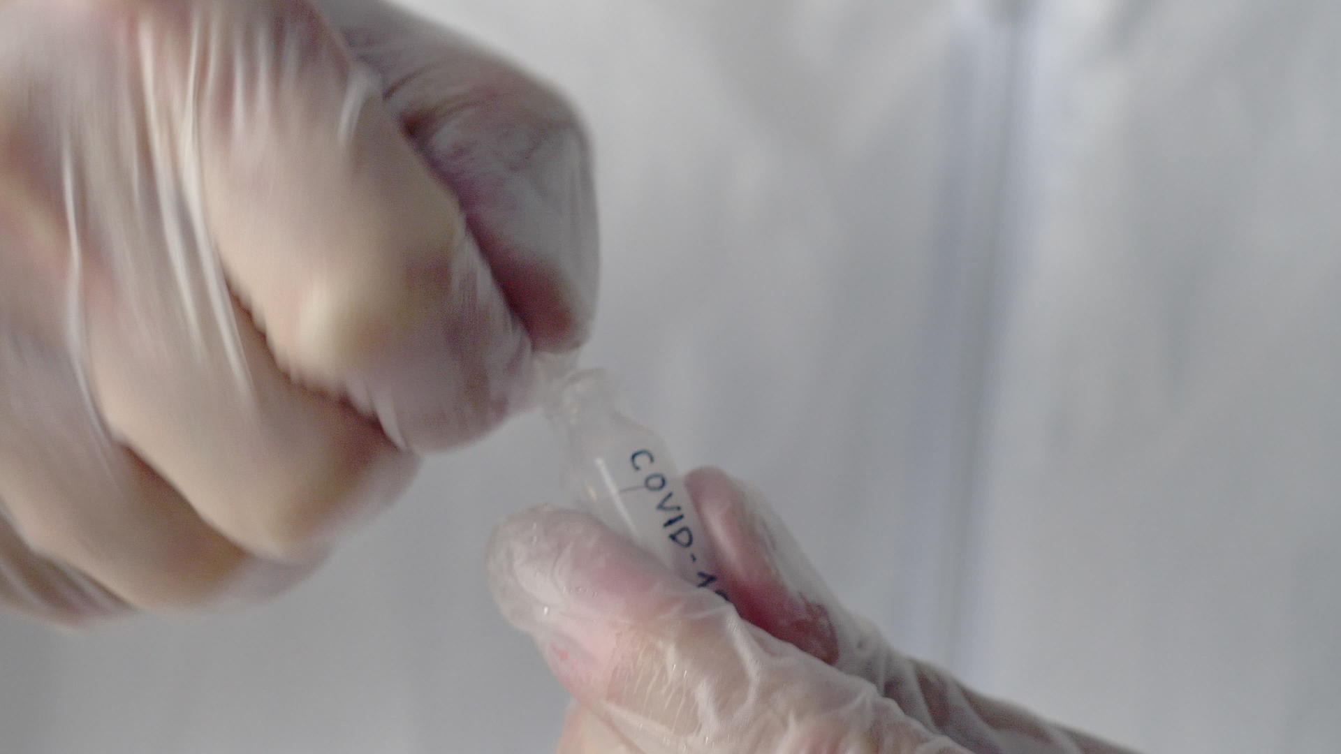 近视医生开具的19型口服疫苗药丸视频的预览图