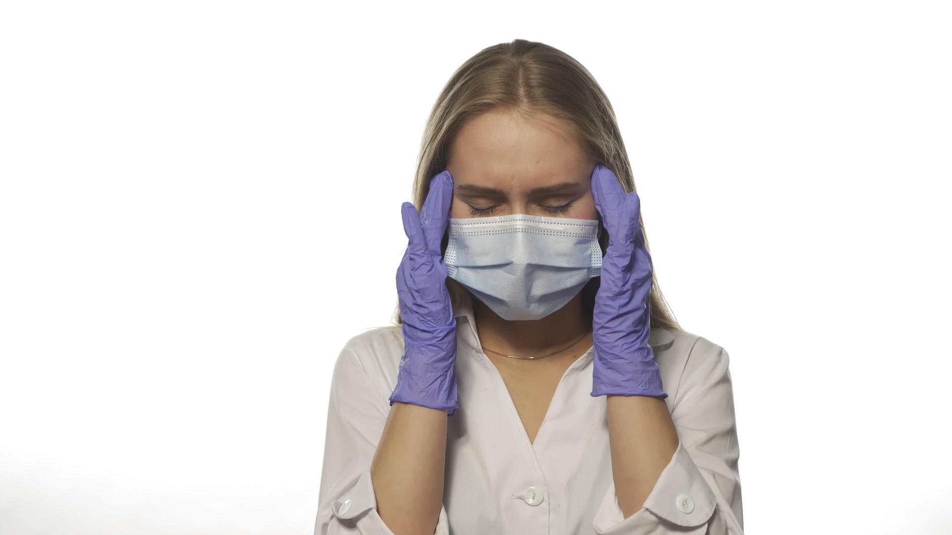 有压力的护士戴口罩视频的预览图