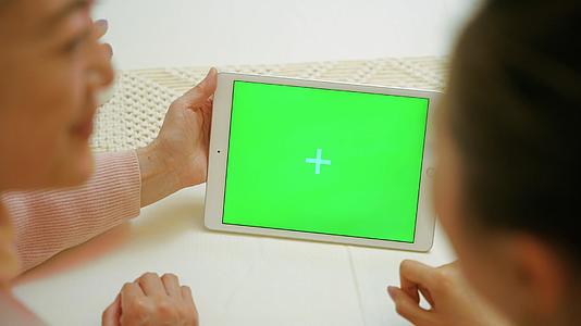 平板电脑显示屏器绿幕视频的预览图