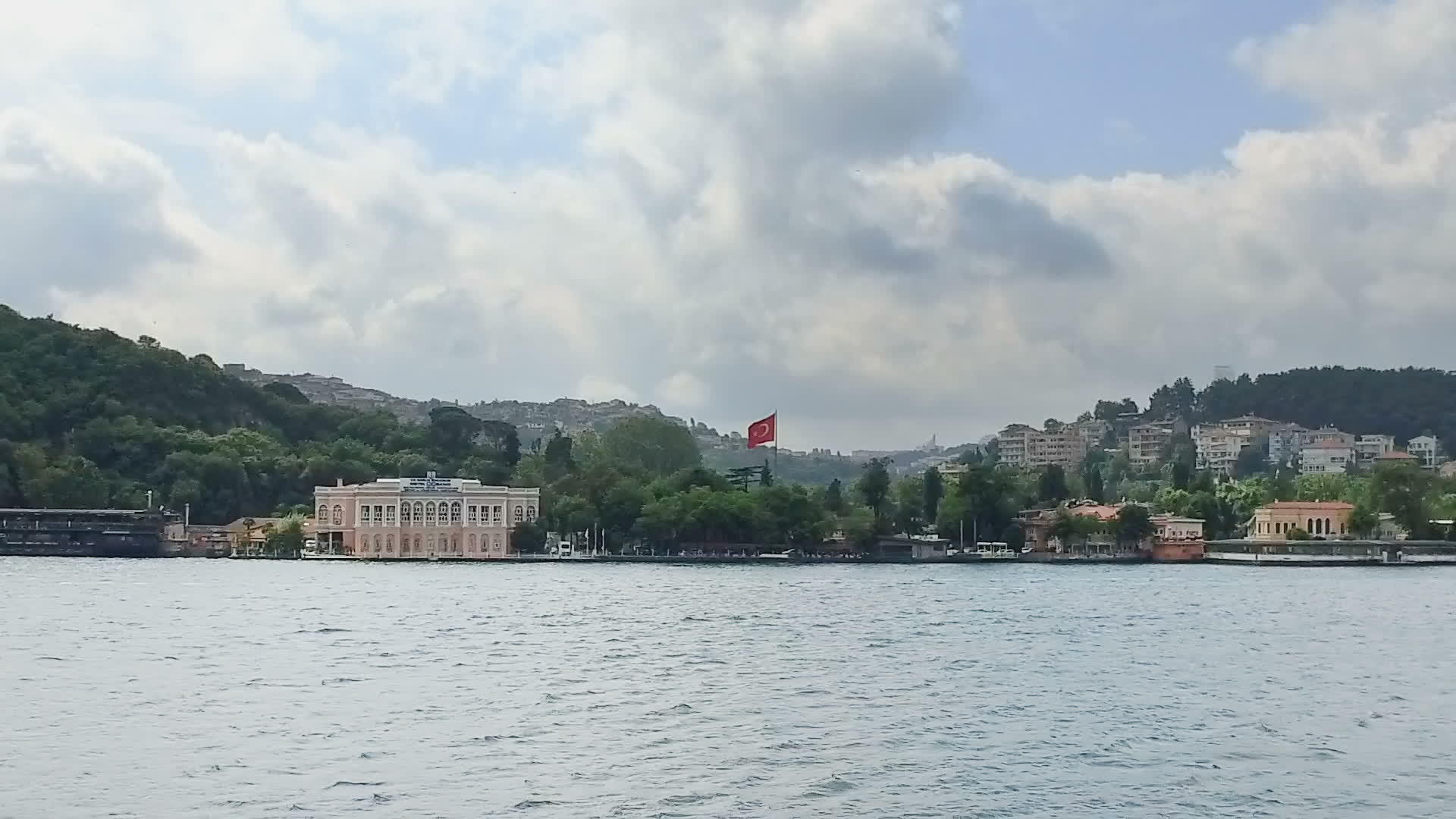 巴塔利曼在伊斯坦布尔岛的火鸡上巡航视频的预览图