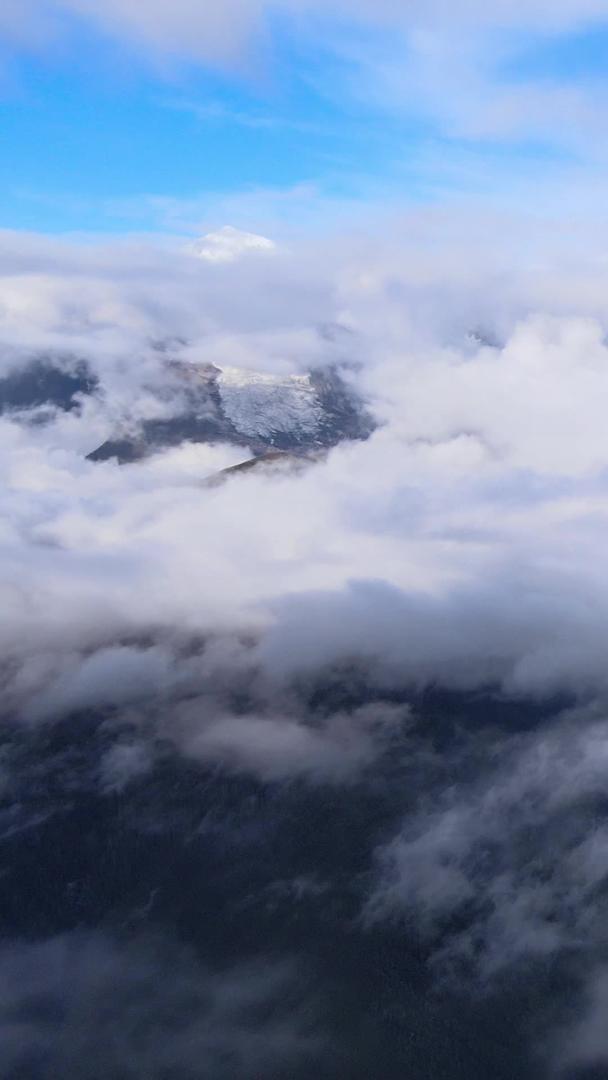 梅里雪山航拍云雾缭绕视频的预览图