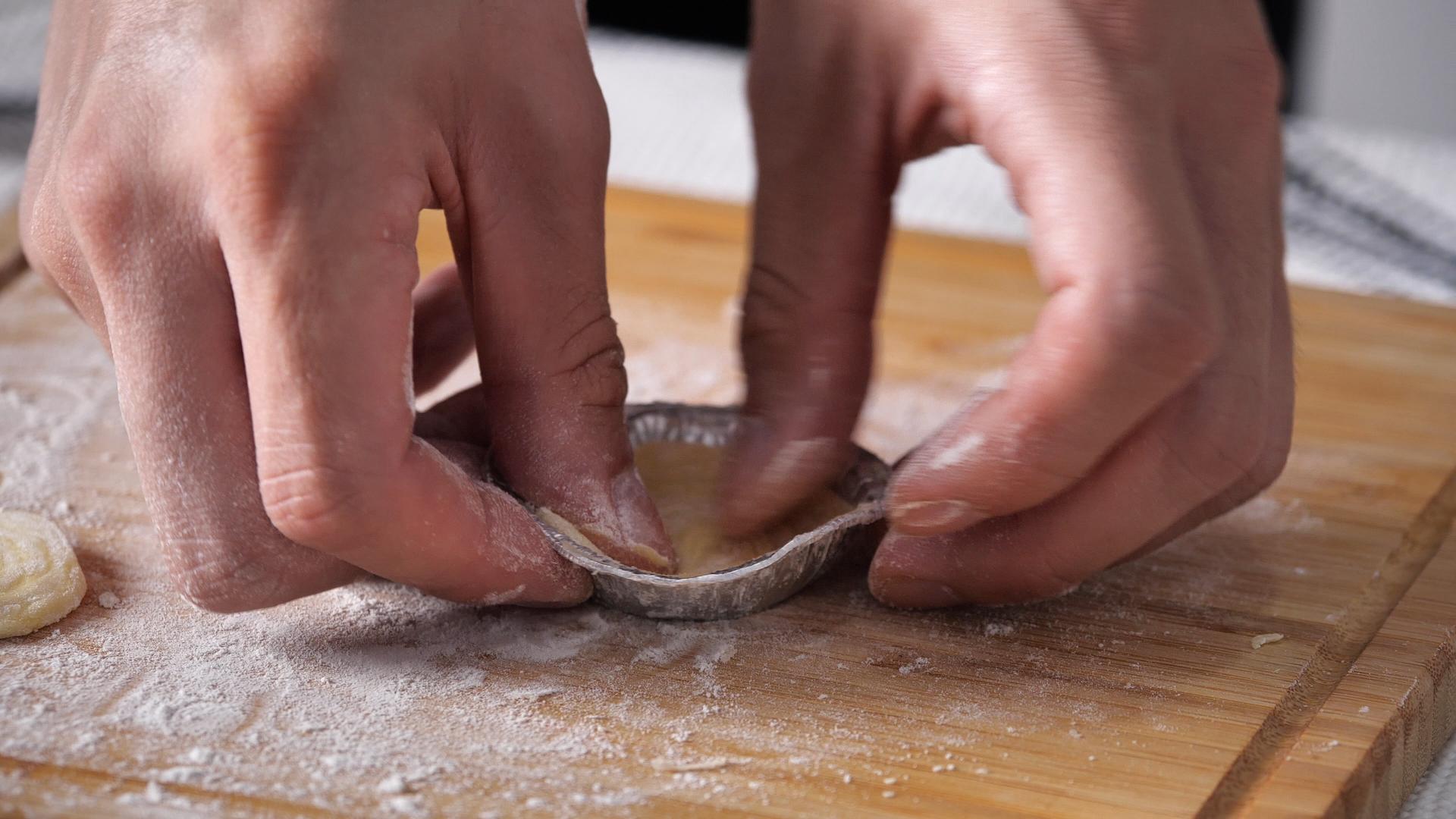 制作蛋挞坯视频的预览图