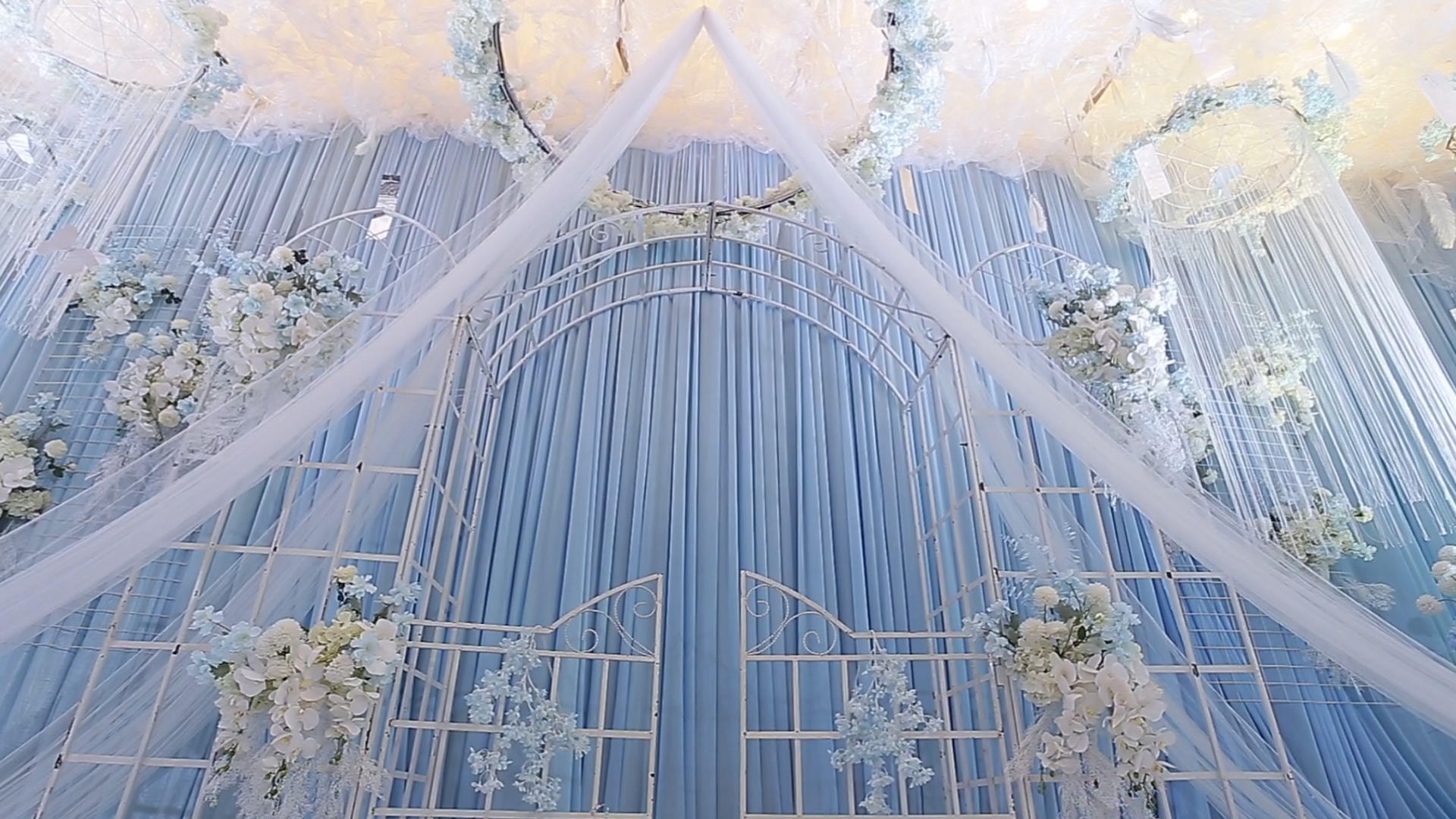 浅蓝色系婚礼视频的预览图
