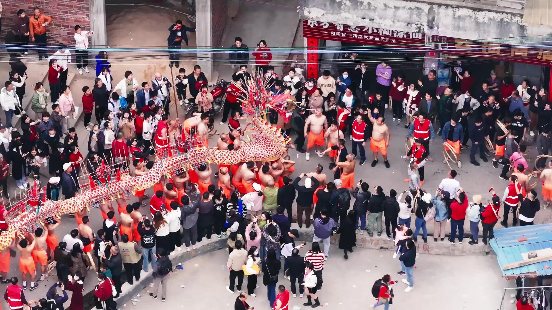广东梅州浦寨4K火龙活动视频的预览图