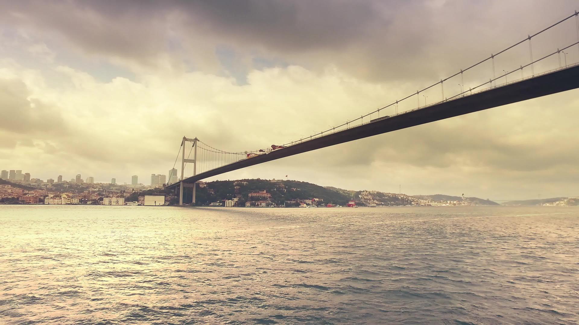 亚西亚和欧洲之间的两个大陆连接位于伊斯坦布尔视频的预览图