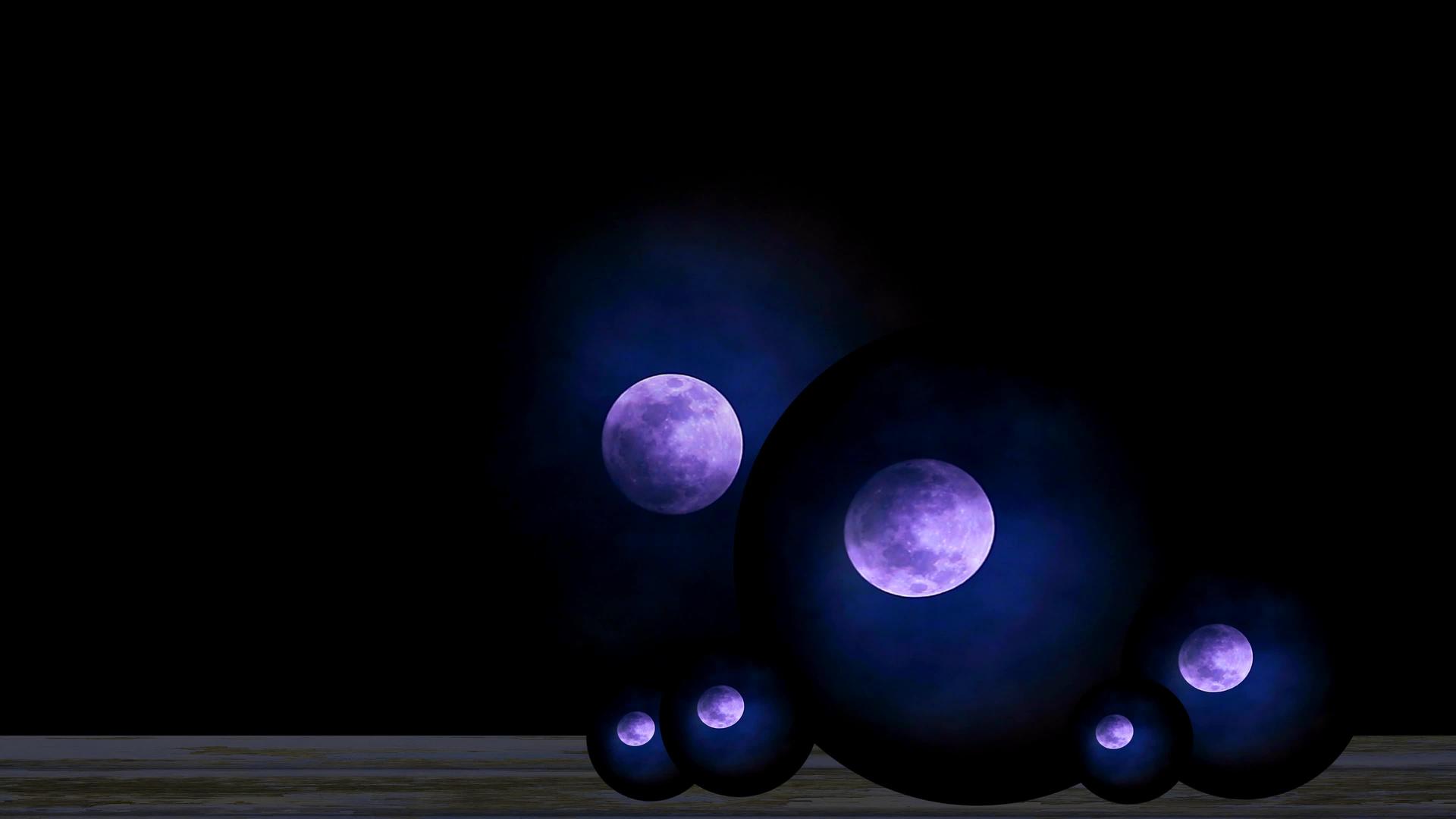 夜空中的月亮和月光照耀着失去的夜空云彩视频的预览图