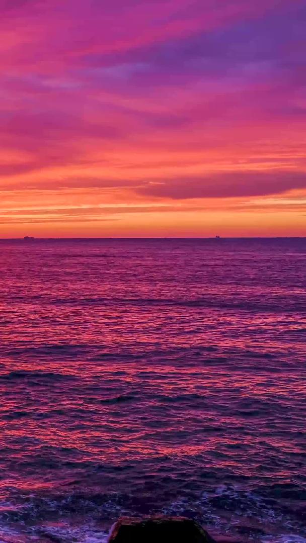 青岛小麦岛的日出和红色海面的延迟视频的预览图