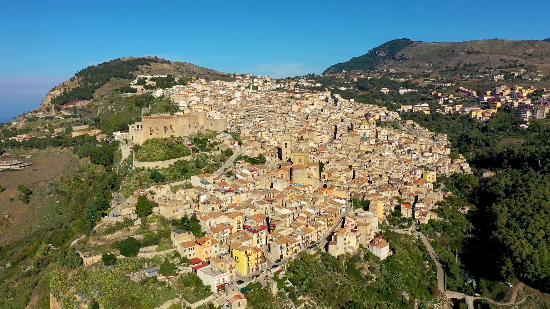 西西里岛是中世纪的意大利诺曼城堡和城市视频的预览图