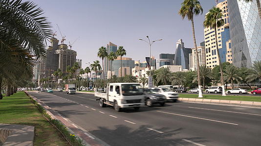 卡塔尔道哈玉米地的交通量视频的预览图