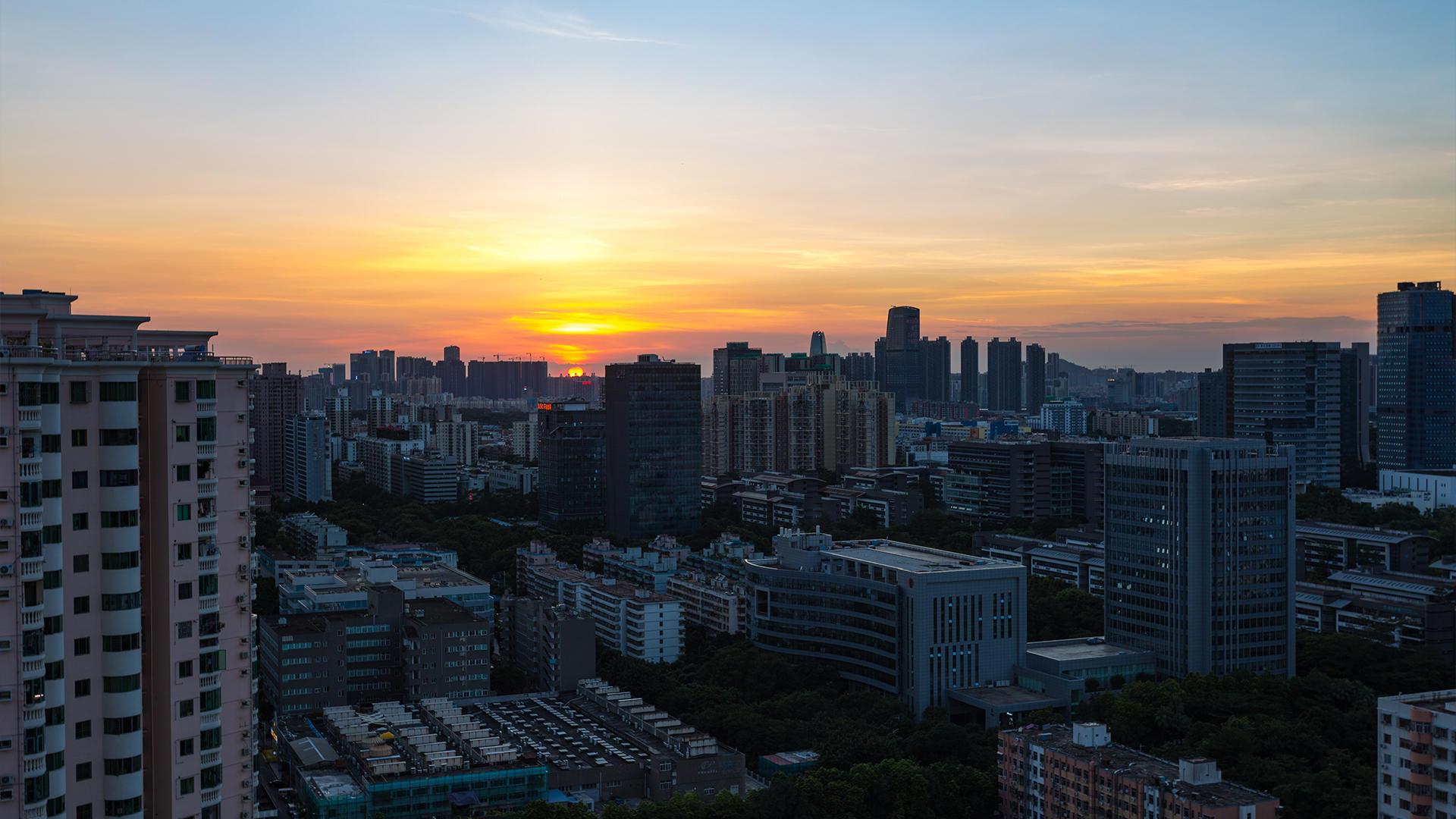 8K高清深圳南山城市日落延时白转夜视频的预览图