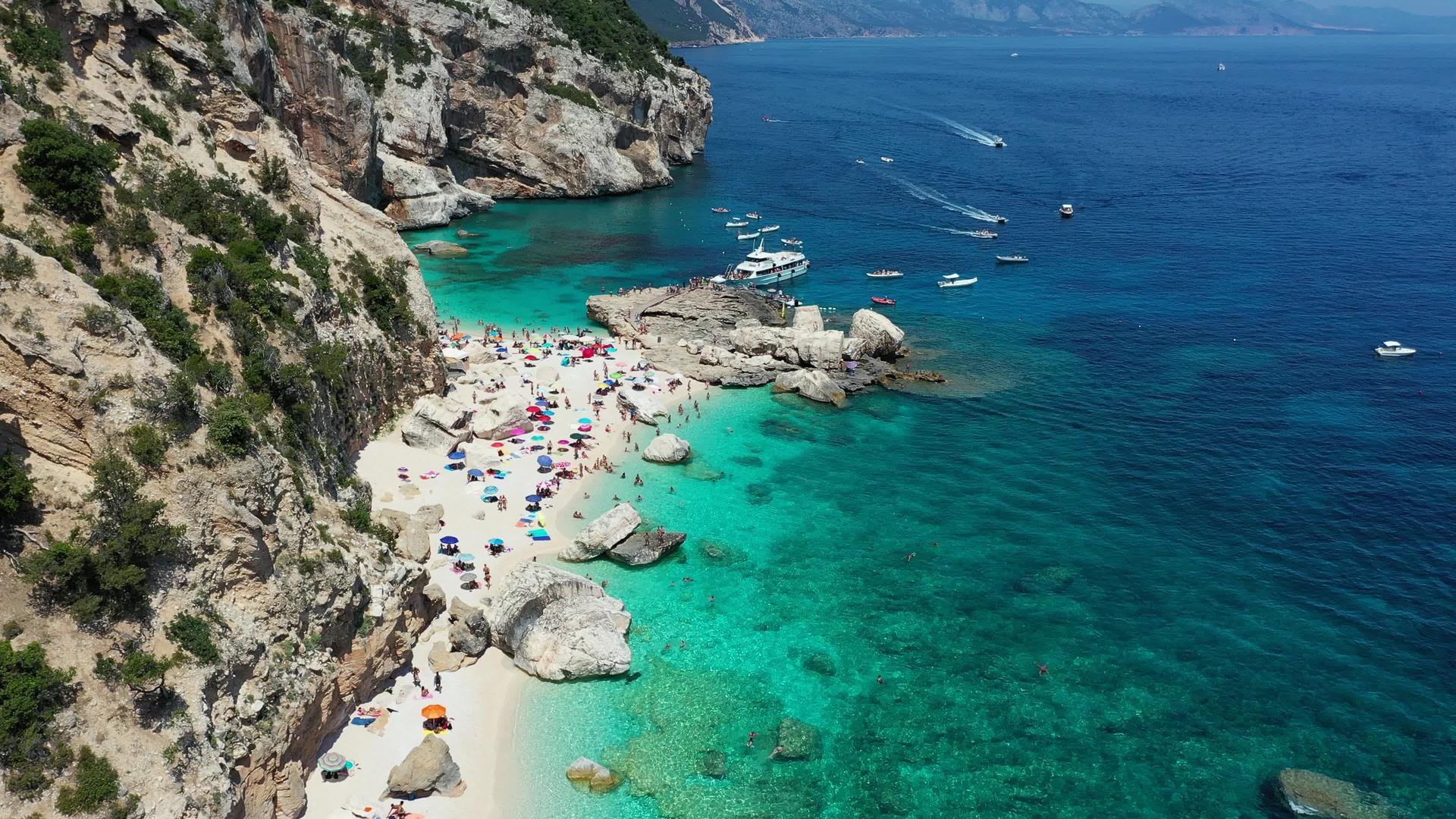 卡拉马里奥卢的视图来自上面著名的海滩意大利视频的预览图