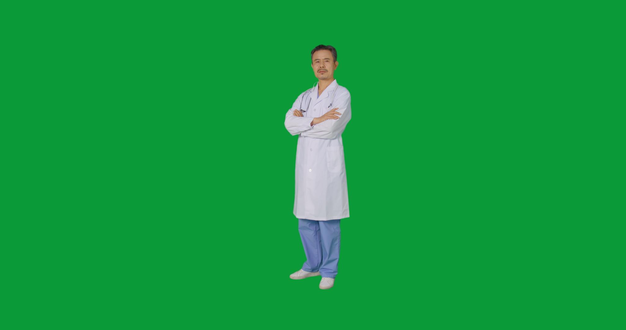 绿幕白大褂中年男医生抱胸形象视频的预览图