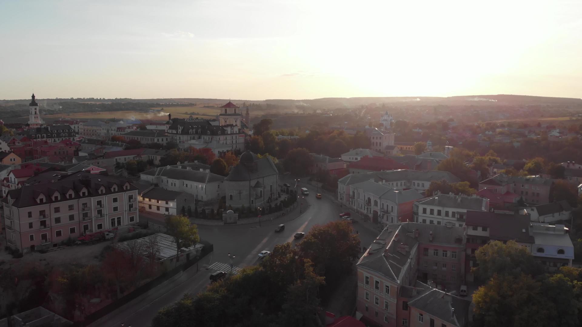 乌拉尼亚古镇Kamianetspodilskyi视频的预览图