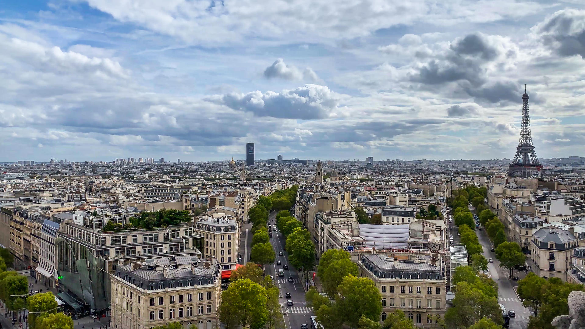 俯拍法国首都巴黎城市天际线建筑风光实拍视频合集视频的预览图
