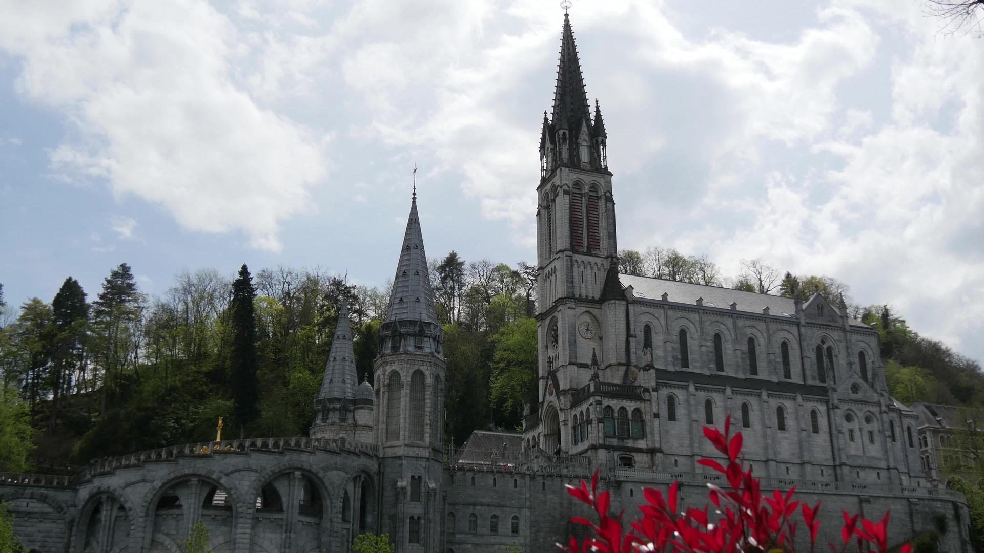 卢森堡大教堂的风景视频的预览图