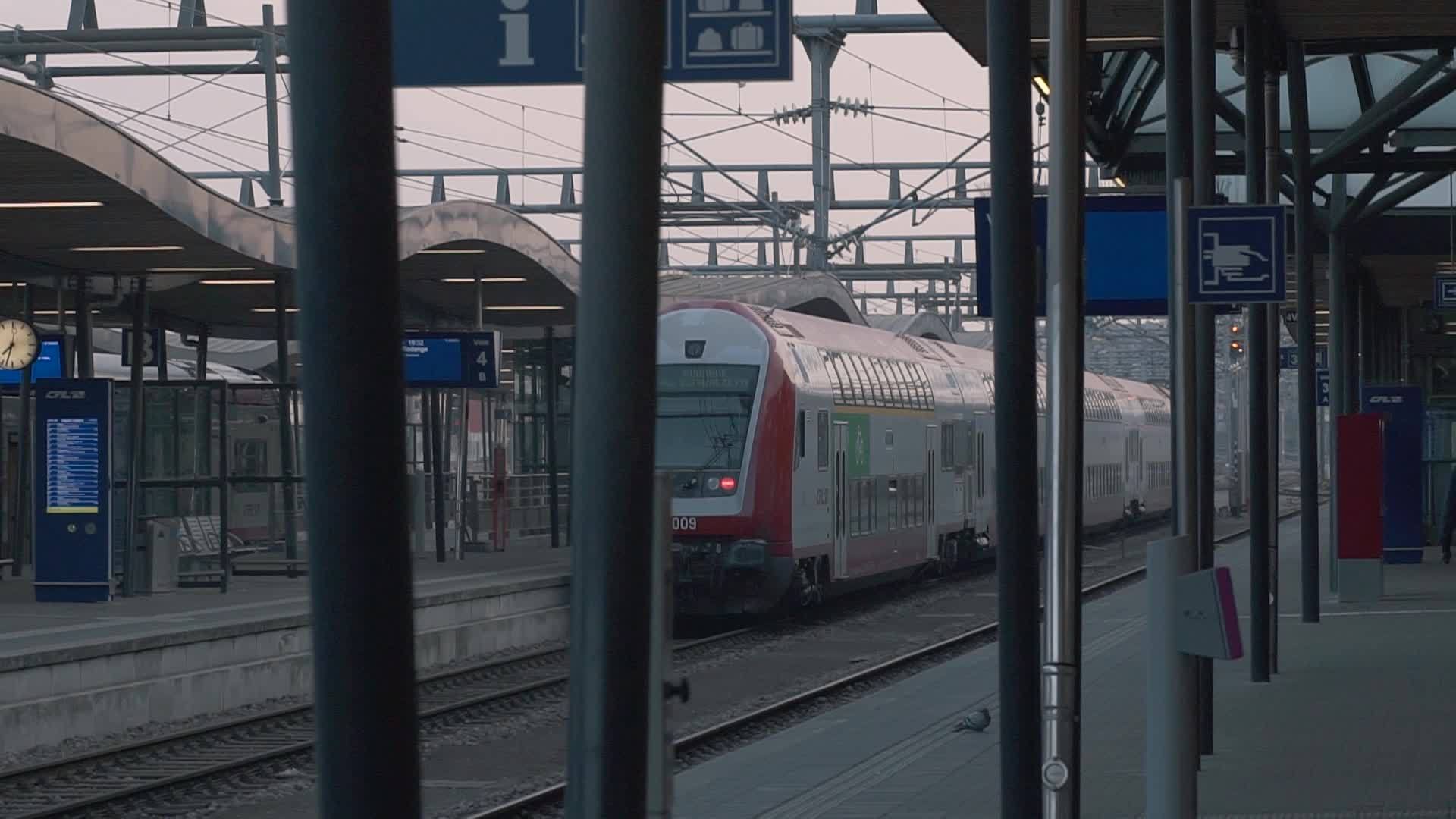 火车离开车站视频的预览图