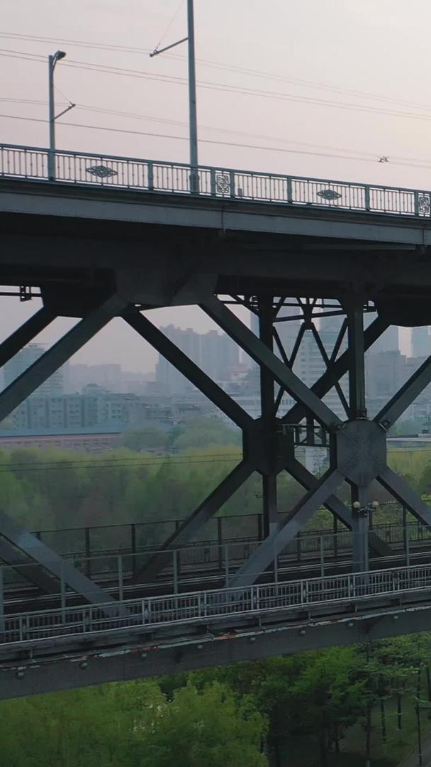 武汉长江公路铁路两用桥航拍万里长江第一桥视频的预览图