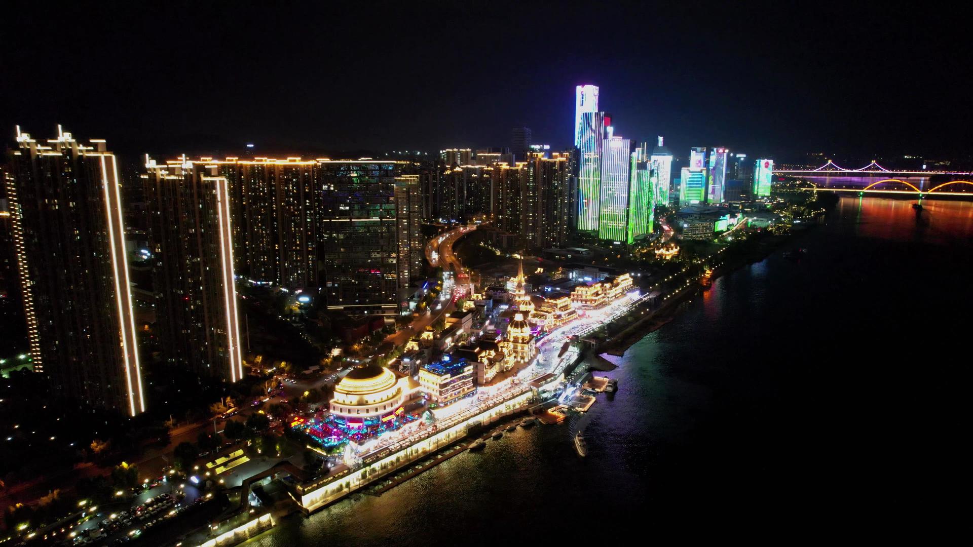 湖南长沙渔人码头4K航拍夜宵视频的预览图
