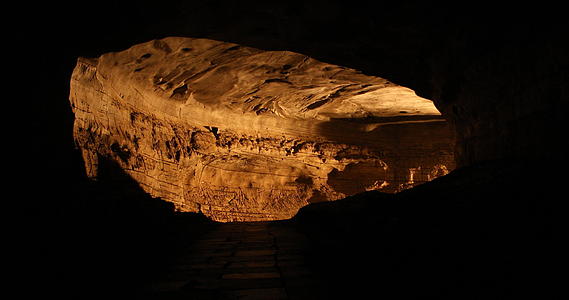 印度的岩石洞穴视频的预览图