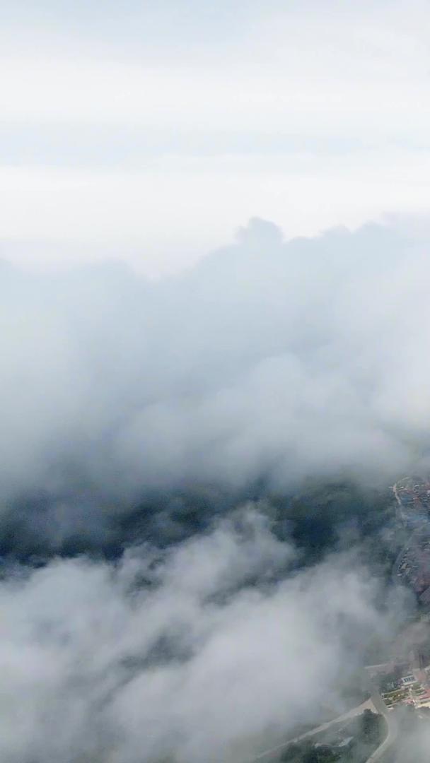 穿越云海滨小镇60帧视频的预览图