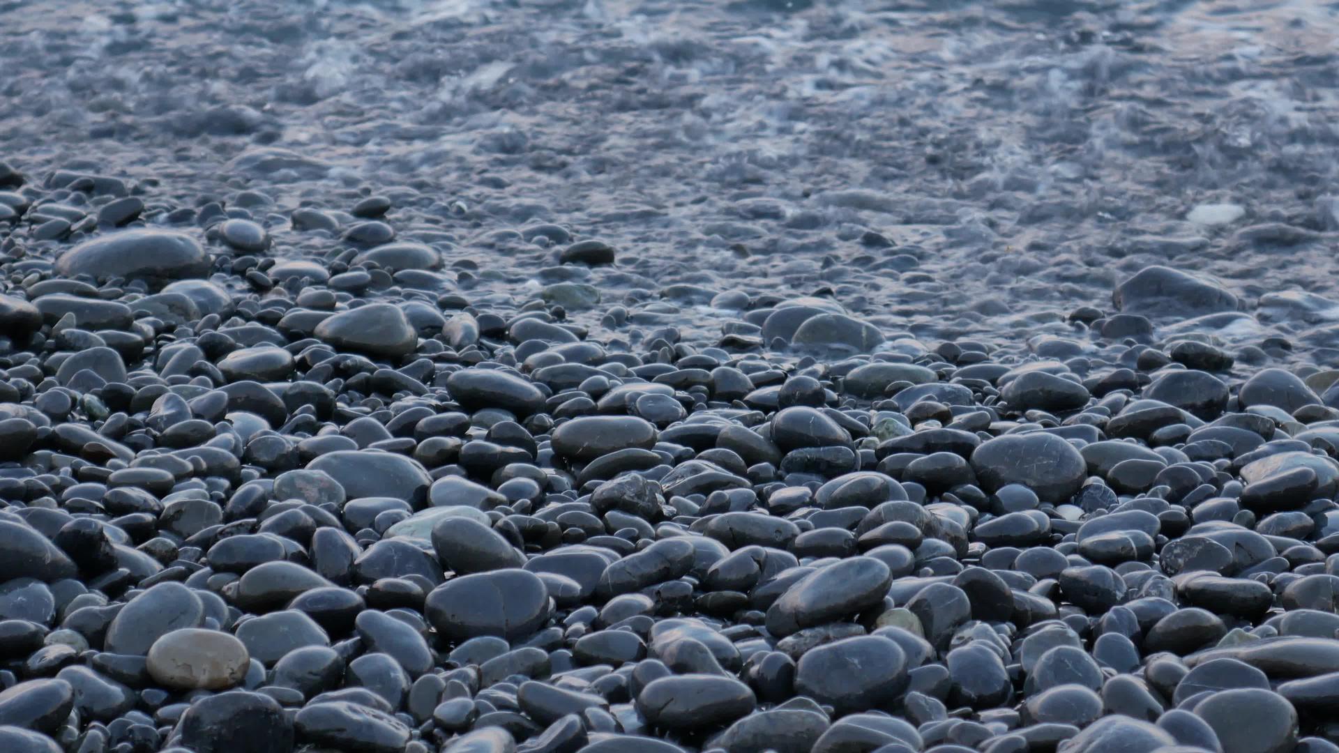 海滩的石块视频的预览图