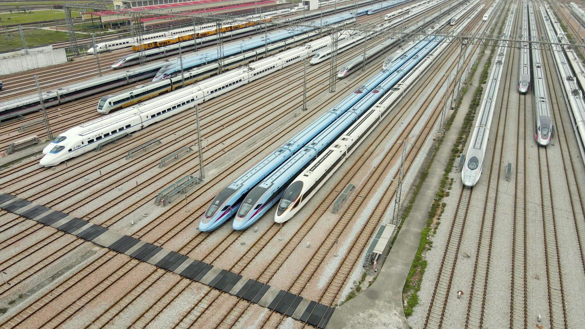 高铁站火车轨道出发视频的预览图