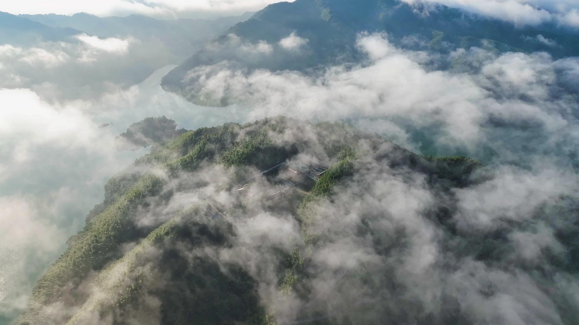 4K航拍高山云海晨雾山河风景视频的预览图